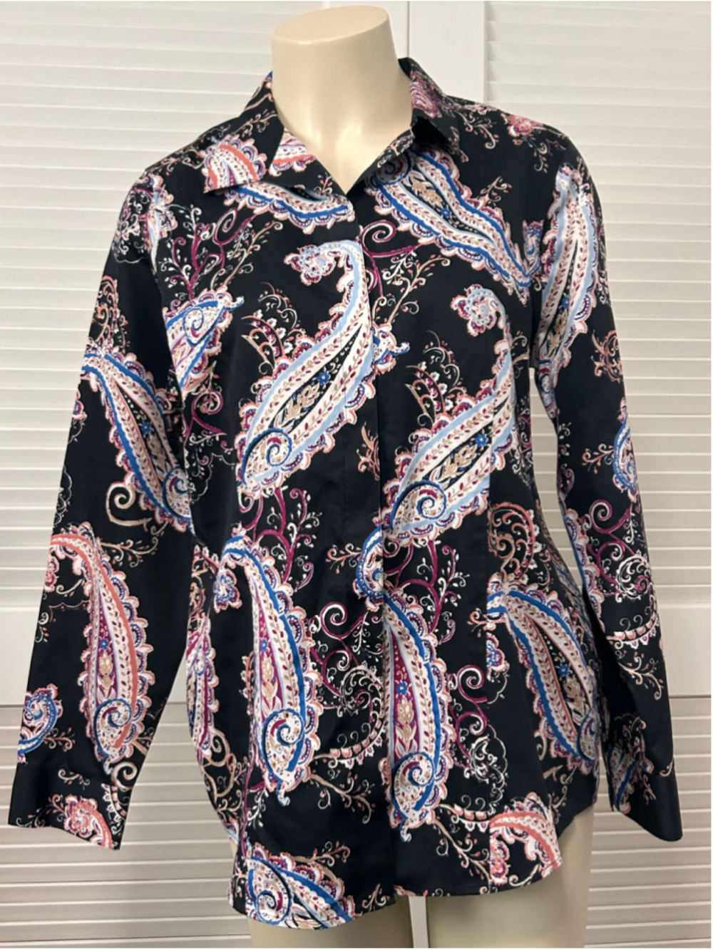 Chico’s Paisley Button Down Shirt Size 1 8/10 Black Multicolor Cotton